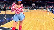 FOTO Ivana Knoll i-a înnebunit pe americani cu fusta sa minusculă! Cum a venit îmbrăcată la un meci din NBA