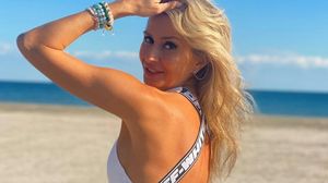 Cine este Crina Abrudan. Biografie: Vârstă, carieră, familie. Cum reușeste să se mențină în formă la 45 de ani