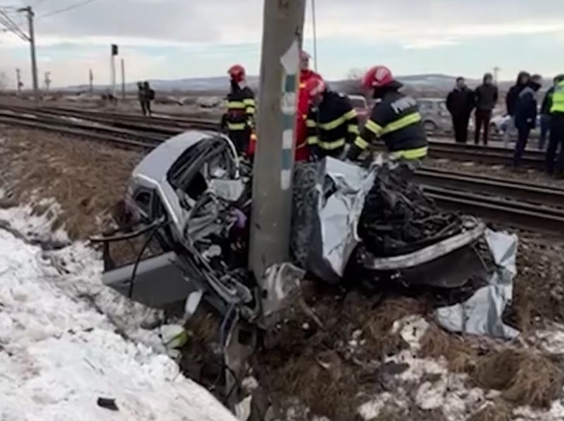 tragedie, suceava, victime, copii raniti, femei moarte, masina spulberata tren