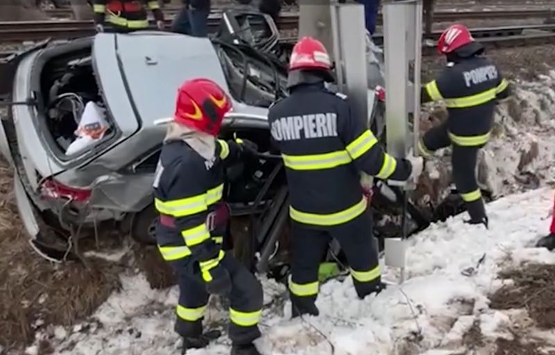 tragedie, suceava, victime, copii raniti, femei moarte, masina spulberata tren
