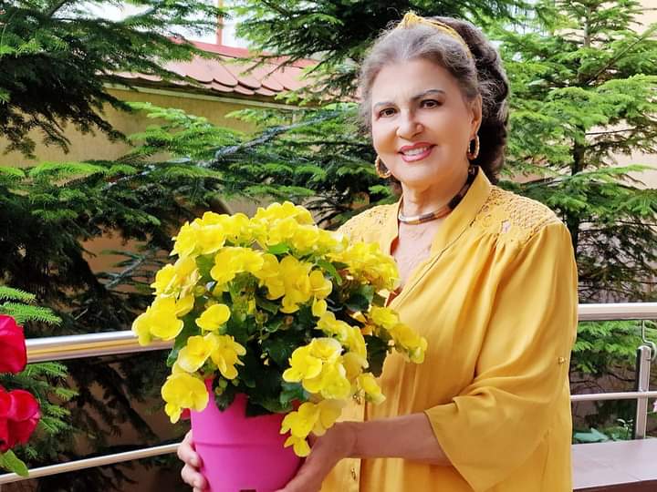 irina loghin, artistă, muzică populară, bunică, botez