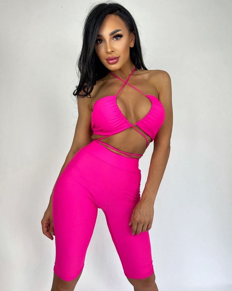 FOTO Soţia unui fotbalist rom&acirc;n face ravagii pe OnlyFans. Mădălina nu bagă &icirc;n seamă criticile: 