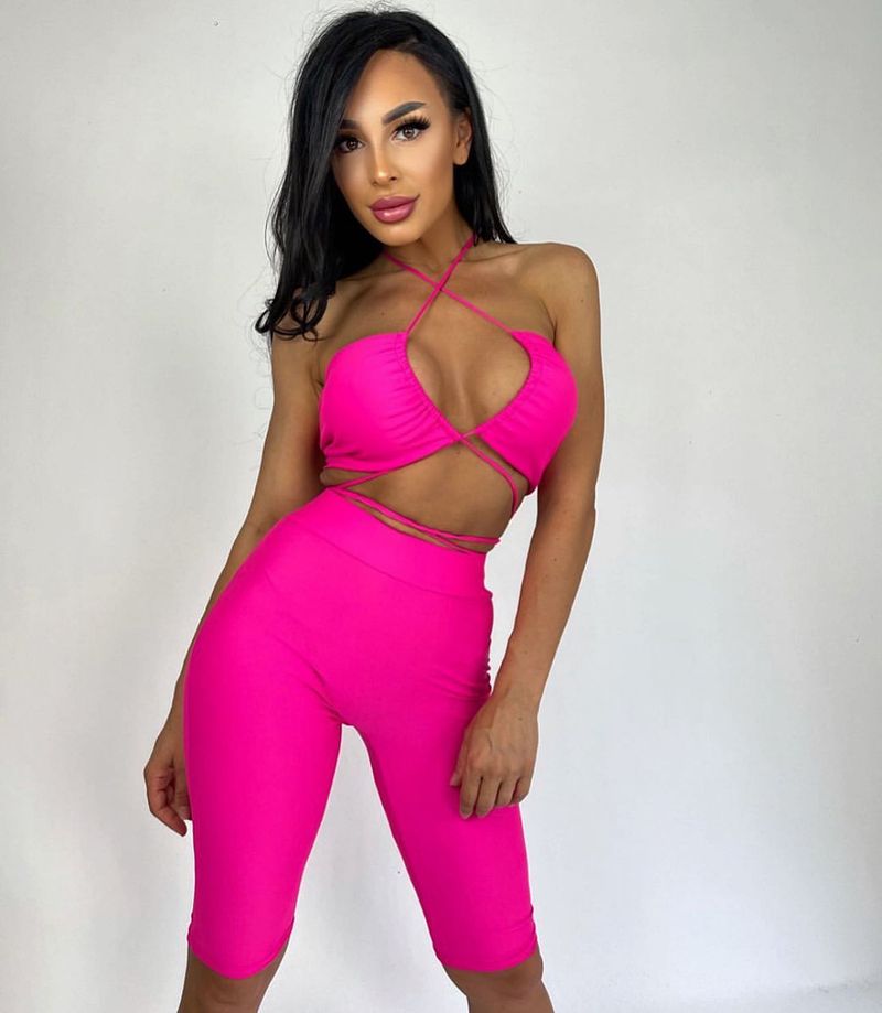 FOTO Soţia unui fotbalist român face ravagii pe OnlyFans. Mădălina nu bagă în seamă criticile: &quot;Marile vedete fac asta&quot;