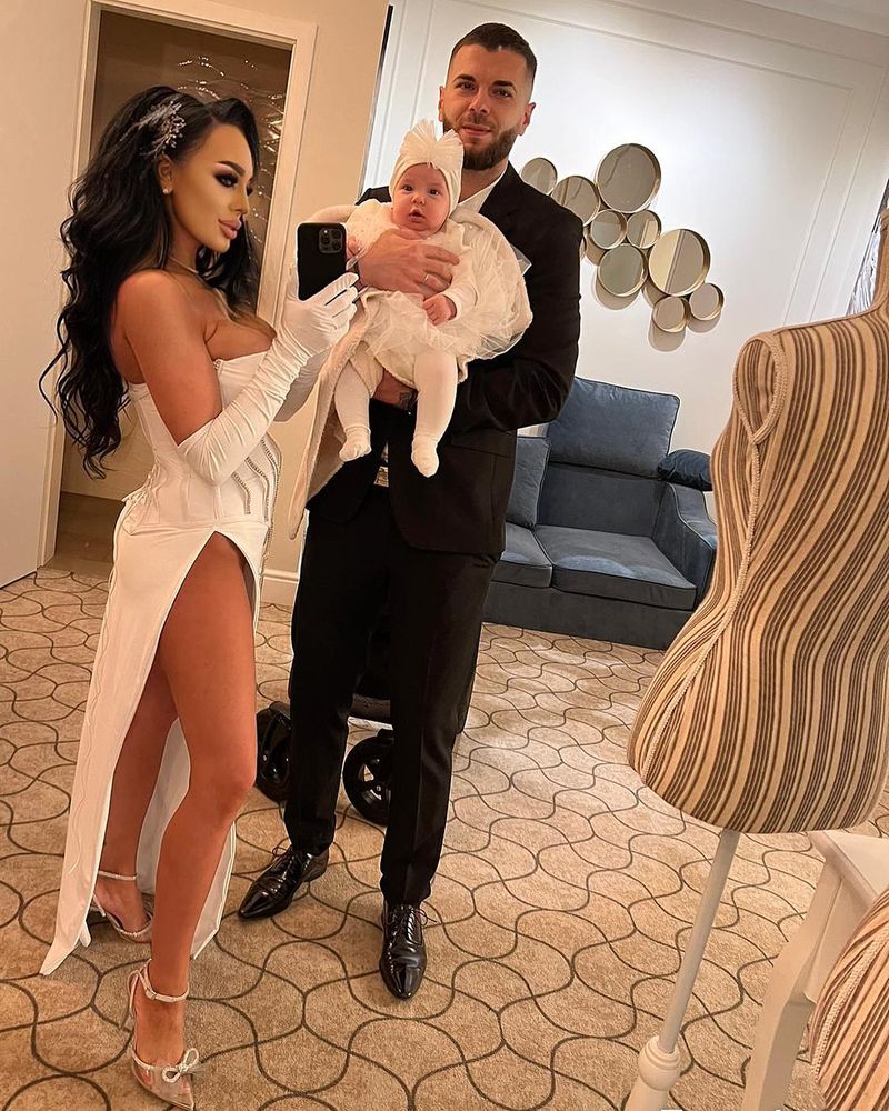 FOTO Soţia unui fotbalist rom&acirc;n face ravagii pe OnlyFans. Mădălina nu bagă &icirc;n seamă criticile: 