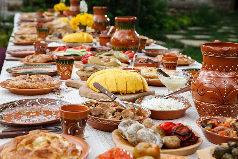 Masa de Lăsata secului de carne 2023. Ce nu trebuie să &icirc;ți lipsească de pe masa de sărbătoare