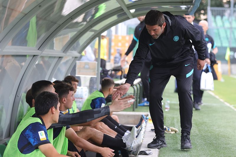 Cristi Chivu, asaltat cu oferte. Ce decizie a luat antrenorul care a câştigat titlul cu Inter Primavera