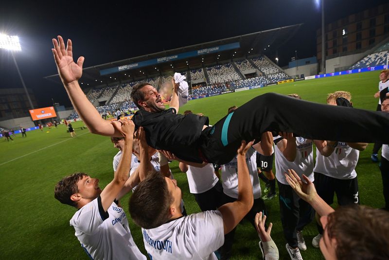 Cristi Chivu, asaltat cu oferte. Ce decizie a luat antrenorul care a câştigat titlul cu Inter Primavera