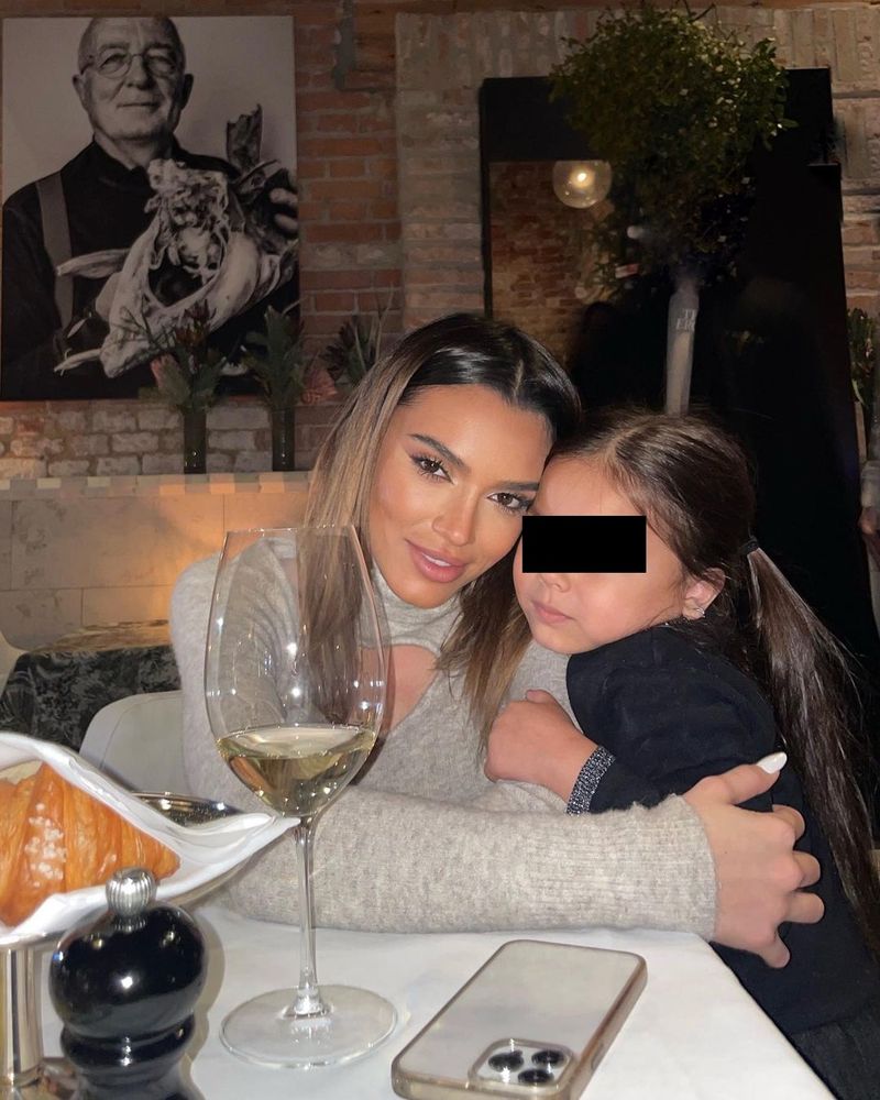 Karmen Simionescu fiică