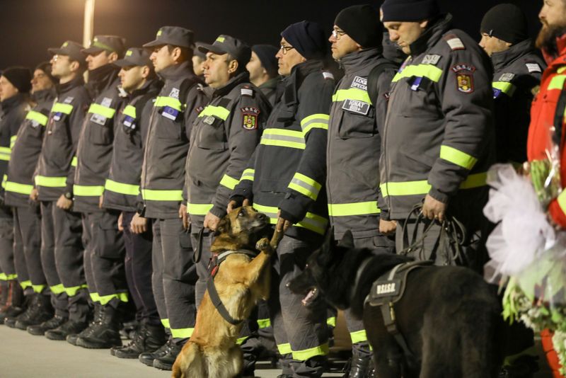Primii salvatori români sosiți din Turcia
