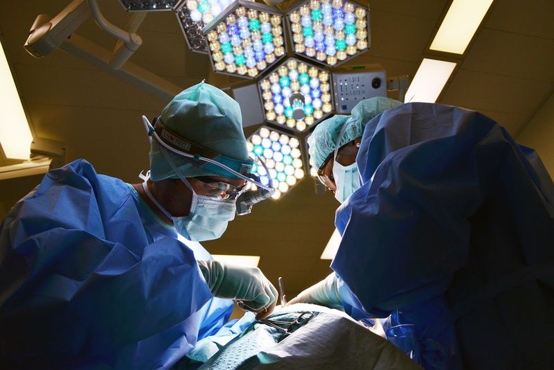 medici la operatie