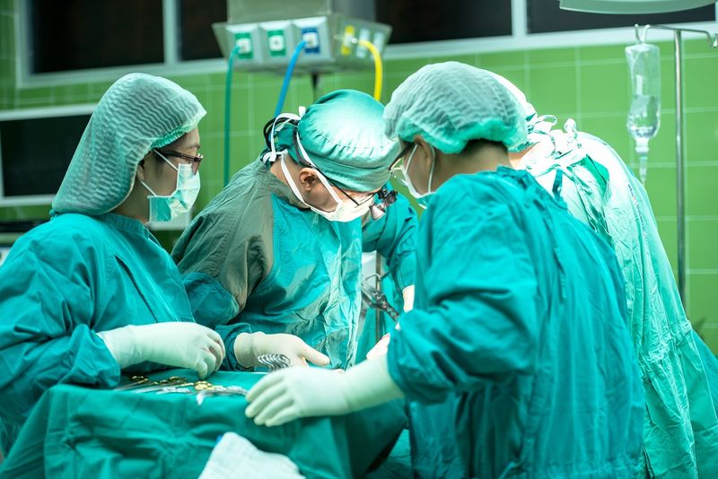 medici la operatie