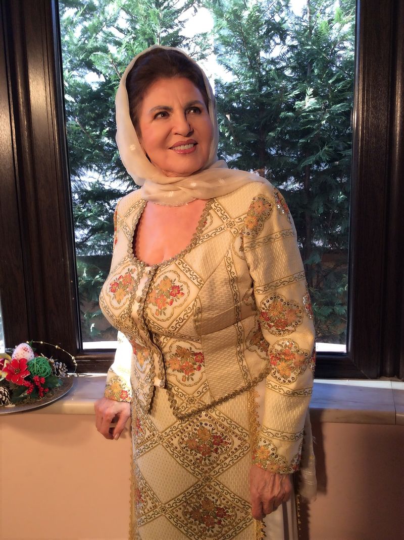 Irina Loghin zi de nastere, Irina Loghin operatie, Irina Loghin parinti