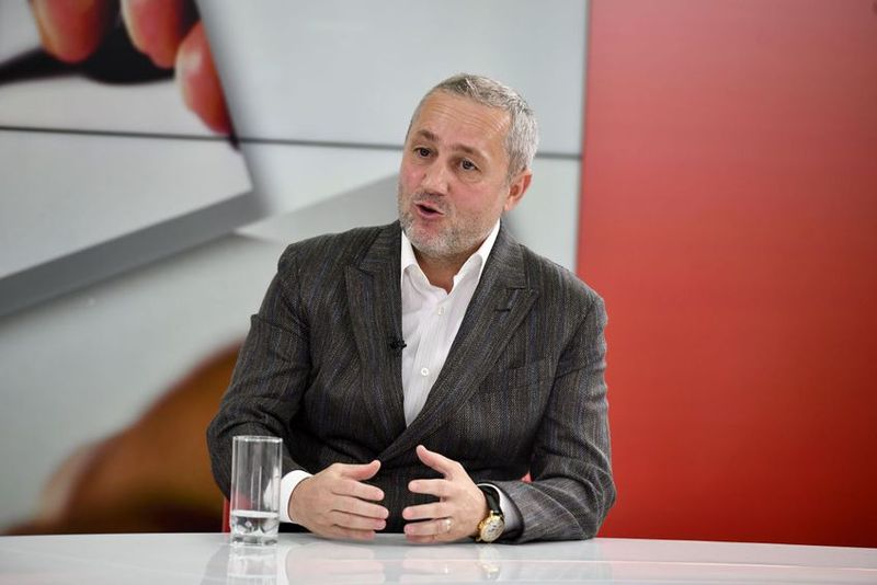 Scandal imens între Mihai Stoica şi Rotaru E stupid! Oare pe Facebook mă lasă Patronul Craiovei l-a reclamat pe comisii