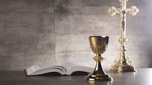 Zile cu dezlegare la ulei și vin în Postul Paștelui 2023. Vezi în ce zile poți consuma untdelemn și vin în Postul Mare