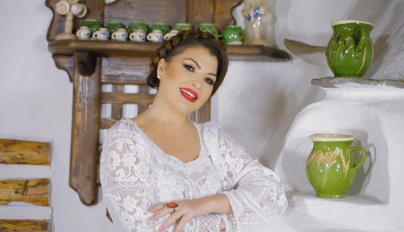 Interpreta de muzică populară Claudia Ghițulescu claudia ghițulescu, artistă, melodie, iubire, versuri