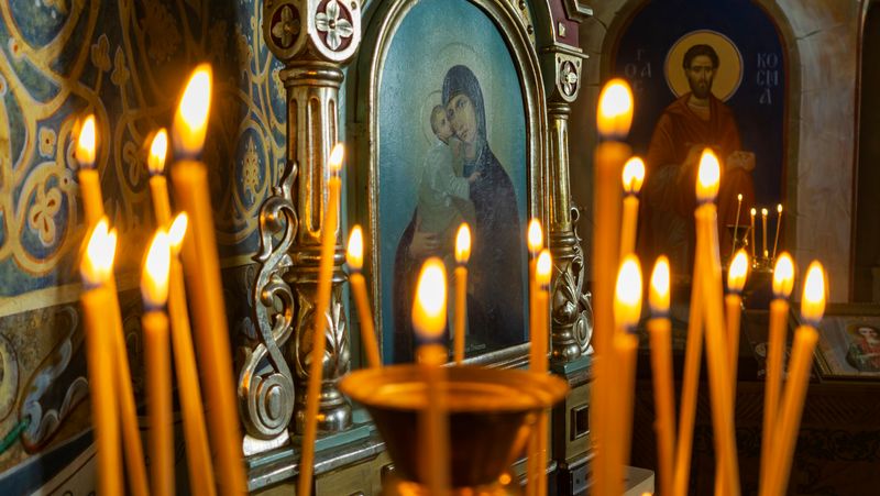 Calendar Ortodox, vineri, 24 februarie 2023. Sărbătoare cu cruce neagră! Zi de post cu dezlegare la ouă, lapte și br&acirc;nză