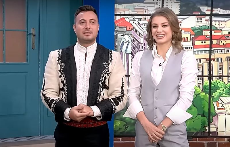 Valentin Sanfira și Codruța, Valentin Sanfira și Codruța copil, Valentin Sanfira și Codruța sarcina