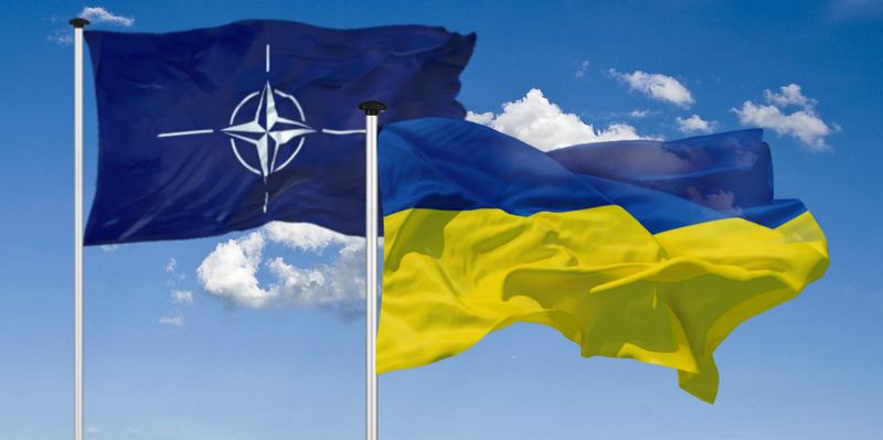 steagul nato si steagul ucrainei