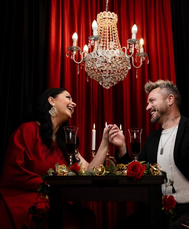 Gabriela Cristea și Tavi Clonda  Gabriela Cristea și Tavi Clonda studio foto