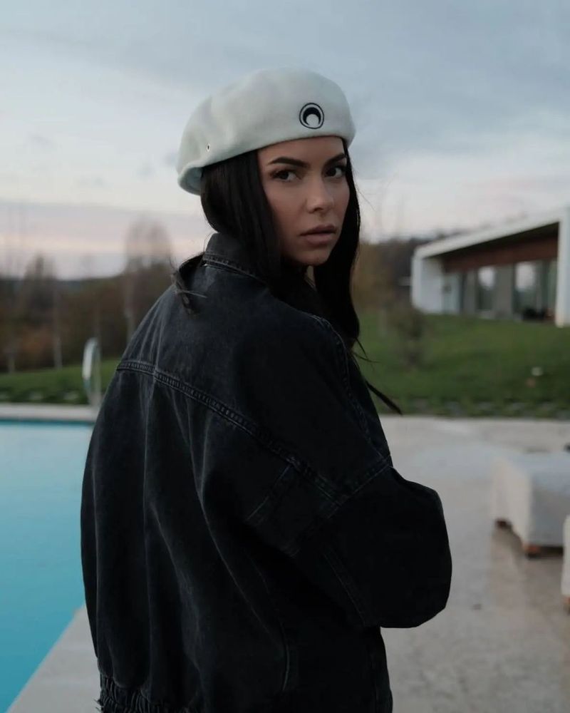 Inna familie, Inna cariera, Inna cantareata, Inna copilarie