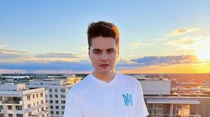 Cine este Selly. Biografie vârstă, studii, carieră. Află care este numele real al artistului care a devenit unul dintre cei mai cunoscuți vloggeri din România