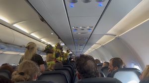 Bagajul unui pasager a luat foc, în timpul zborului  Bagajul unui pasager a luat foc, în timpul zborului