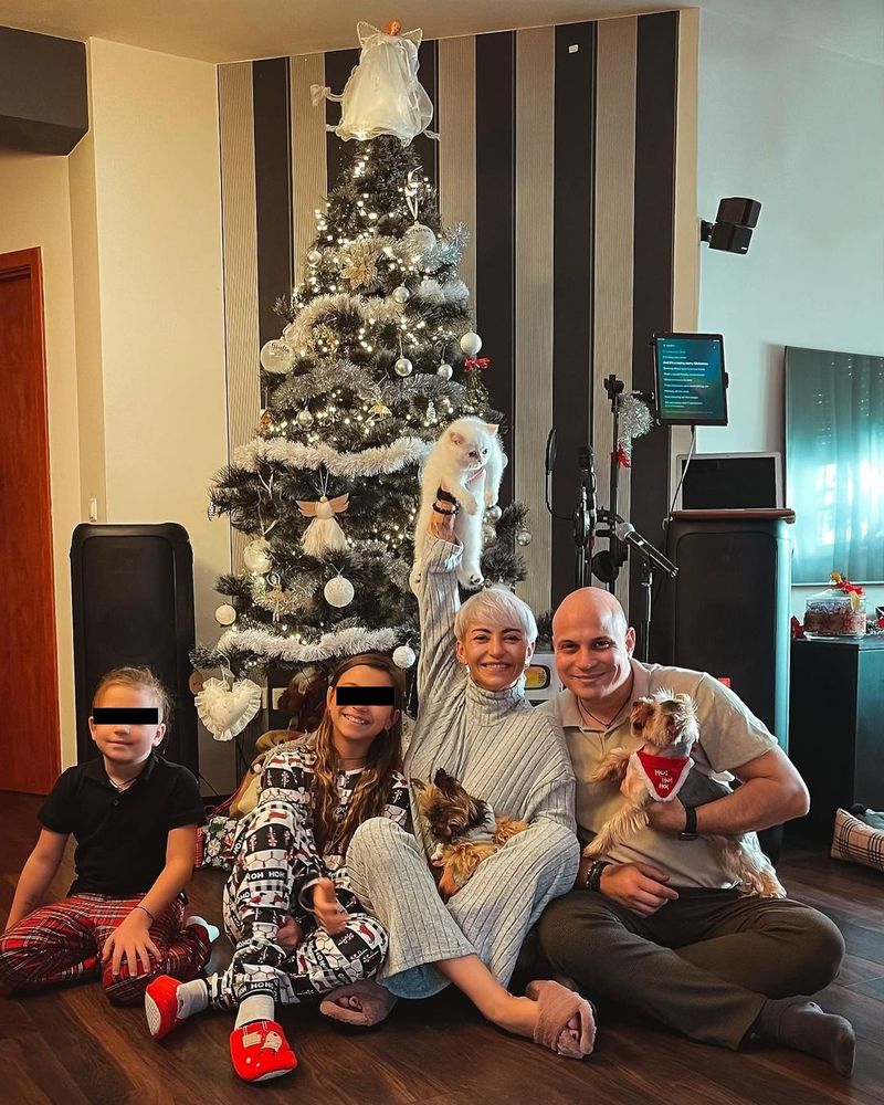 Giulia Anghelescu, Vlad Huidu și cei doi copii ai lor