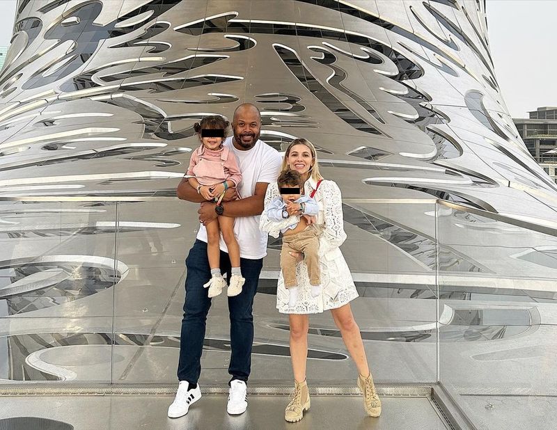 Andreea și Cabral Ibacka, alături de cei doi copii ai lor