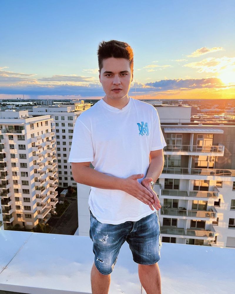 selly, vlogger, carieră, studii, facultate