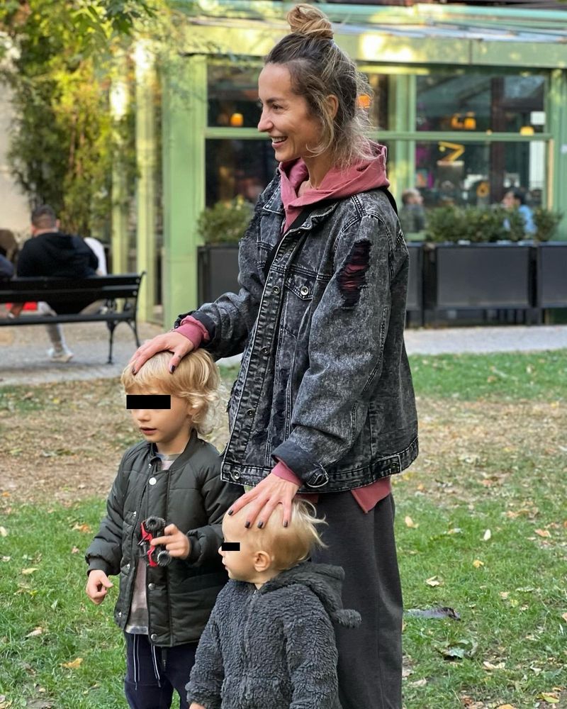 Flavia Mihășn și cei doi fii ai săi