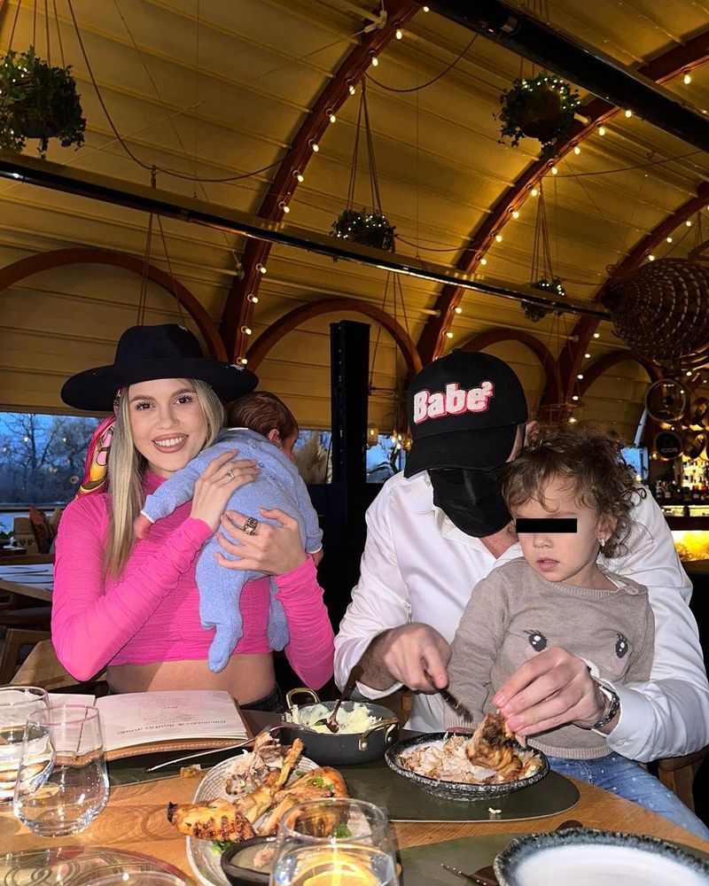 Emily Burghelea și familia sa