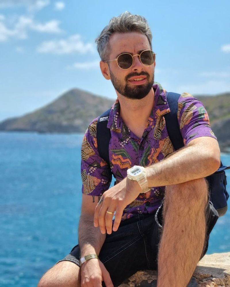Cine este Radu Bucălae Biografie Studii, carieră, soție. Află totul despre celebrul comediant