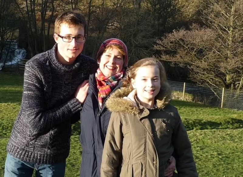 tragedie, marea britanie, fetita moarta, sinucidere