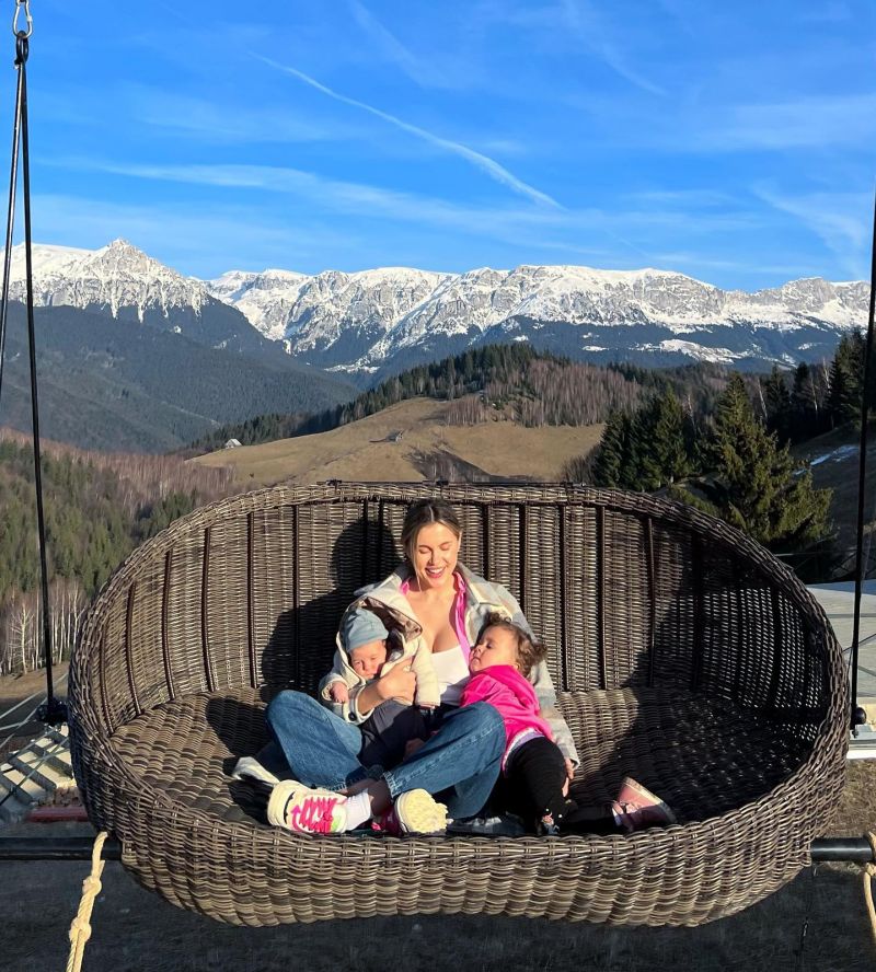 Emily Burghelea și copiii