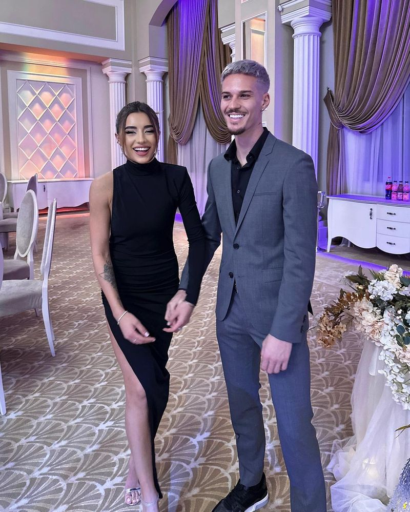 Dennis Man și iubita lui, Alexandra