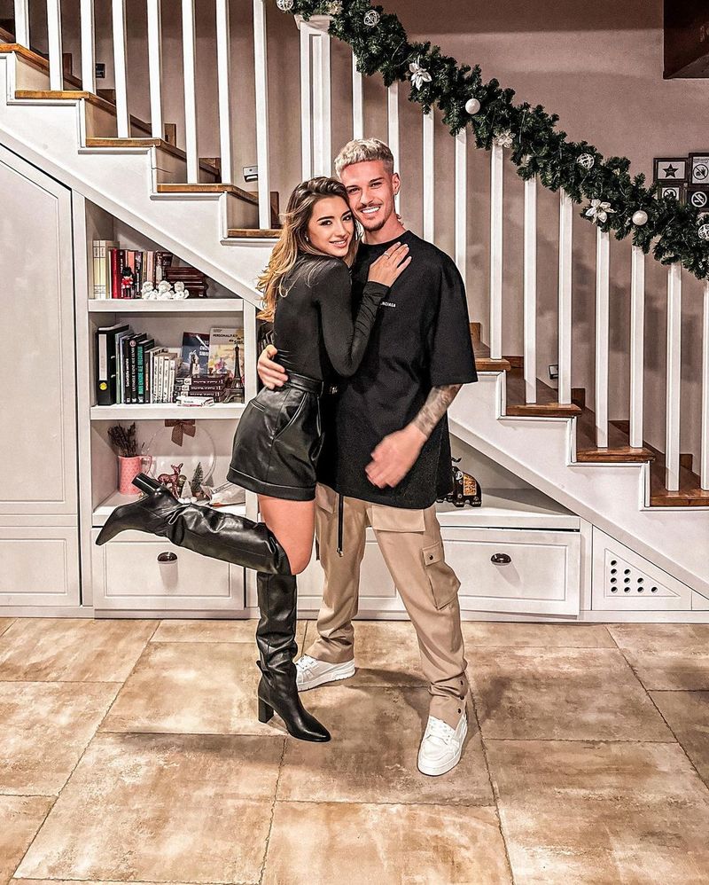 Dennis Man și iubita lui, Alexandra