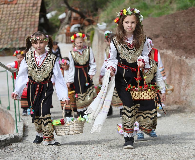 Mesaje de Florii 2023. Cele mai frumoase urări pentru Crina, Lăcrămioara, Viorel și Florica