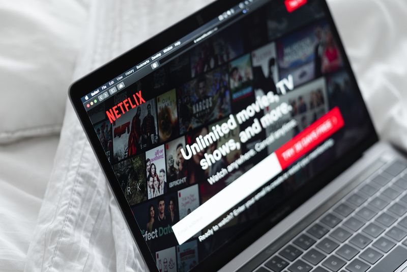 TOP 10 filme NETFLIX în România. „Capra cu trei iezi” este pe primul loc