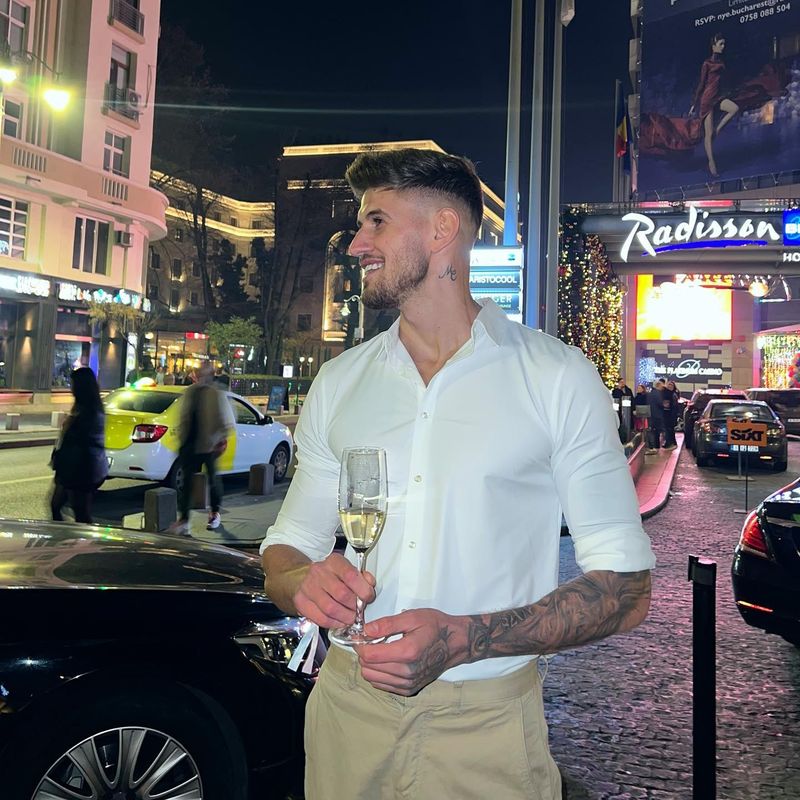Cine este Alex Delea. Biografie: Vârstă, studii, carieră, familie