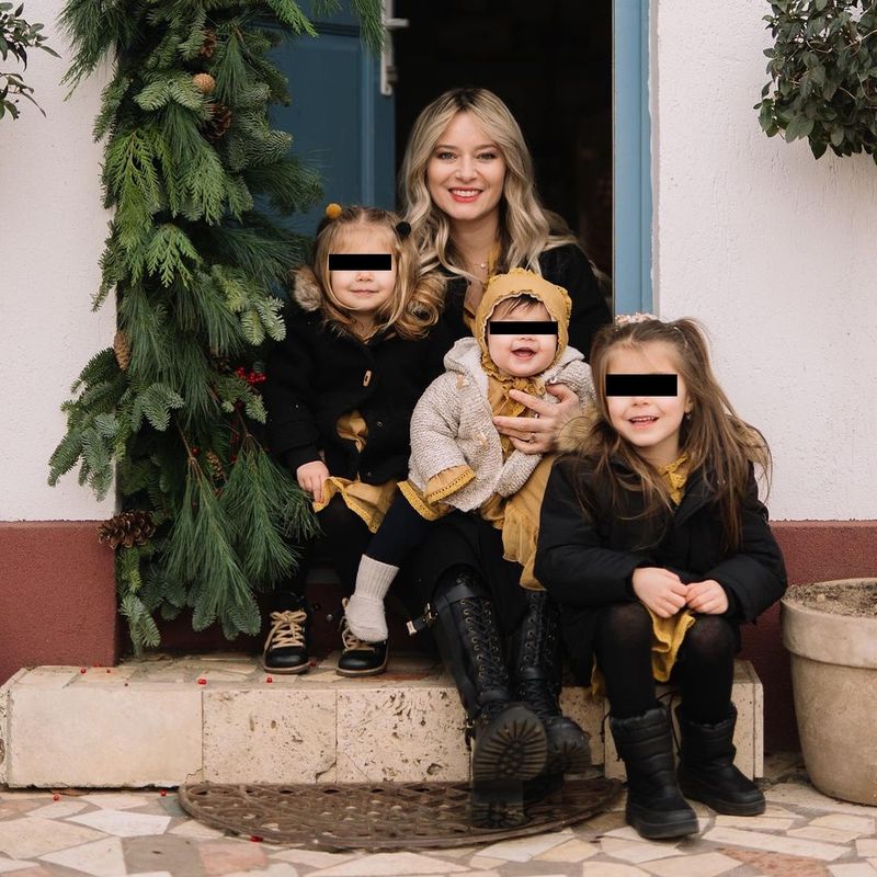 Laura Cosoi și fetițele sale