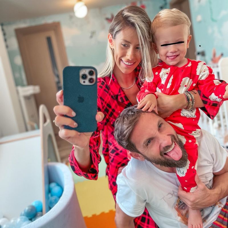 Dani Oțil, Gabriela Prisăcariu și fiul lor