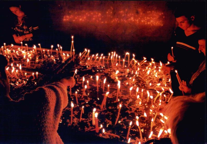 Program slujba de Înviere: Paște. Vezi la ce oră se dă Lumina Sfântă