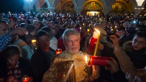 Program slujba de Înviere: Paște. Vezi la ce oră se dă Lumina Sfântă