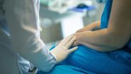 Femeie diagnosticată cu melanom malign în stadiul 3