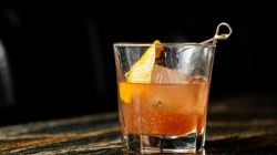 Cocktailul Old Fashioned și motivele pentru care este atât de popular - Află aici mai multe detalii!