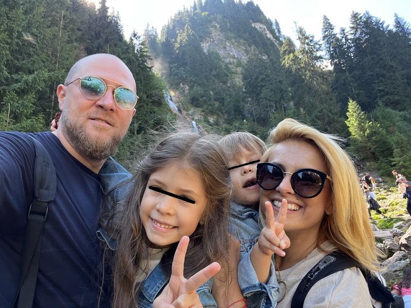 Simona Gherghe și familia sa