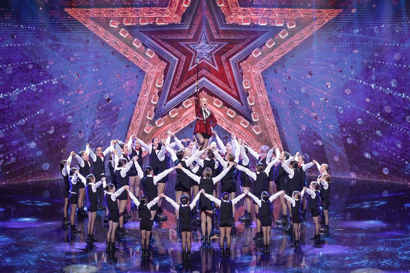 Cine este Monique Family, trupa de dans semifinalistă de la Rom&acirc;nii au Talent 2023. Este formată din 41 de copii