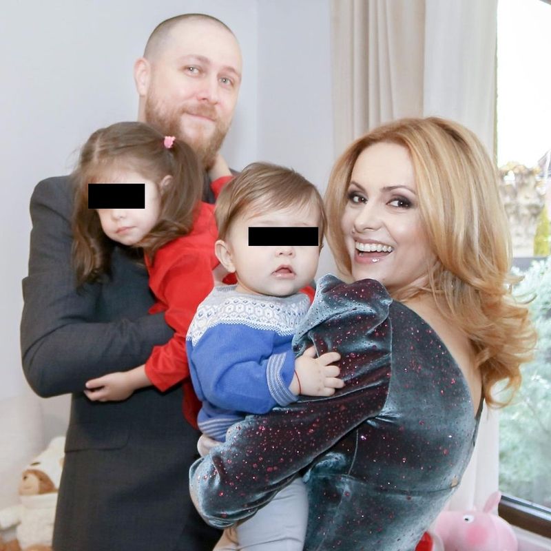Simona Gherghe și familia sa