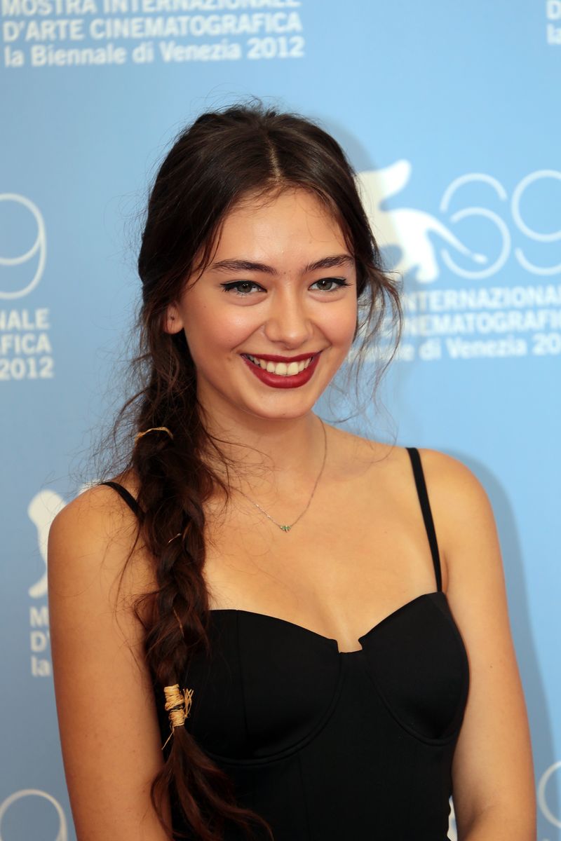 Neslihan Atagül Neslihan Atagül