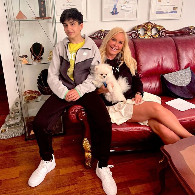 Vica Blochina și fiul său, Edan